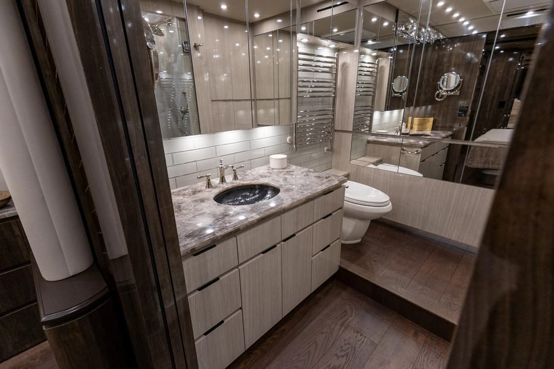 2023 Newell P50 Edition Motorhome - Image 28