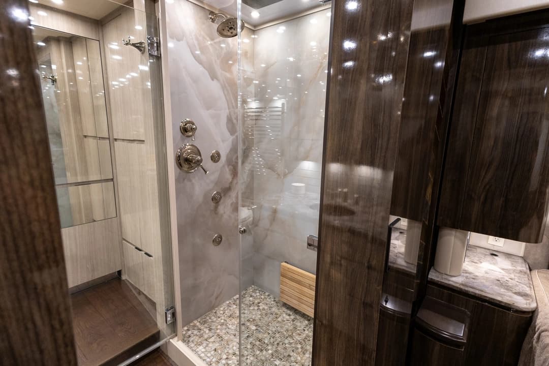 2023 Newell P50 Edition Motorhome - Image 29