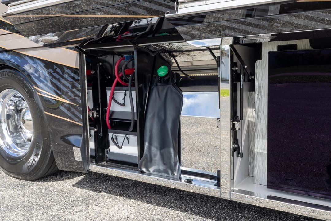 2023 Newell P50 Edition Motorhome - Image 34