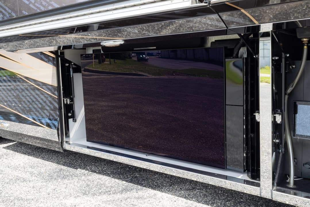 2023 Newell P50 Edition Motorhome - Image 35