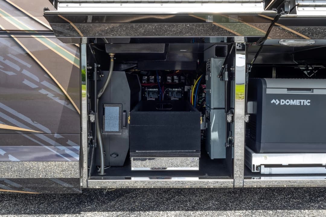 2023 Newell P50 Edition Motorhome - Image 36