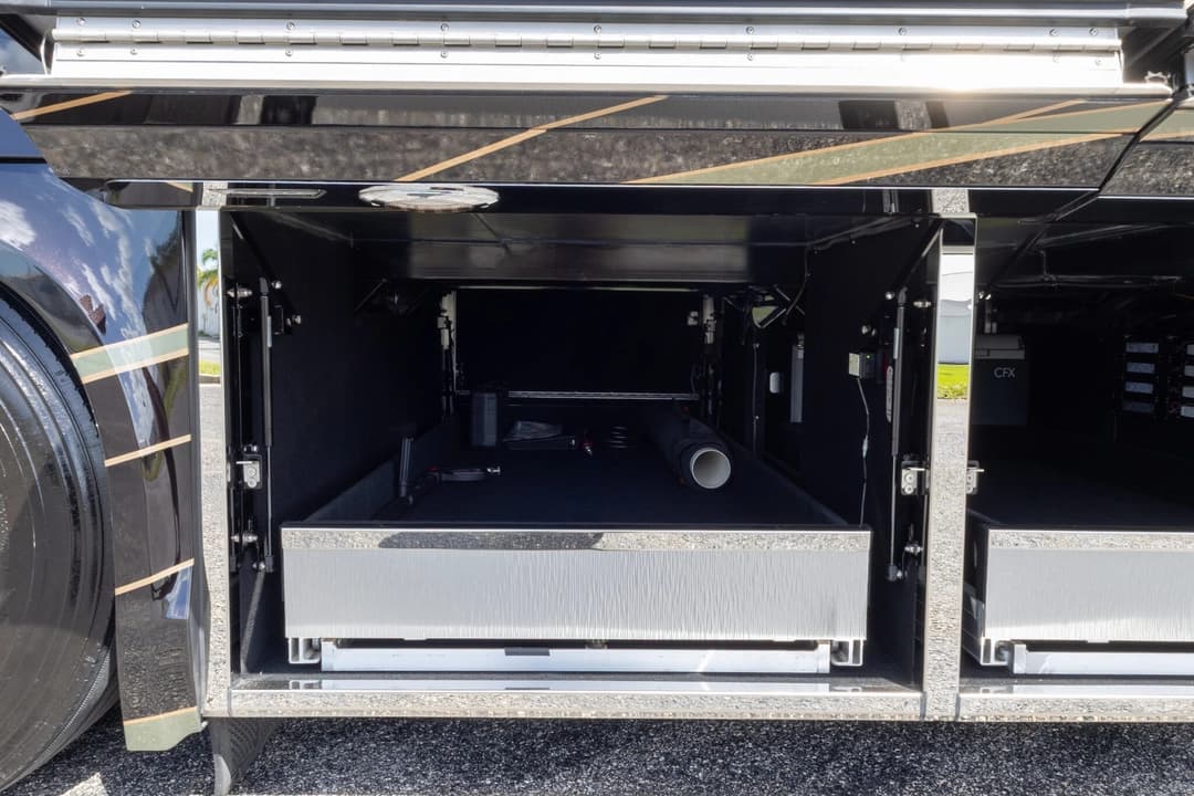 2023 Newell P50 Edition Motorhome - Image 40