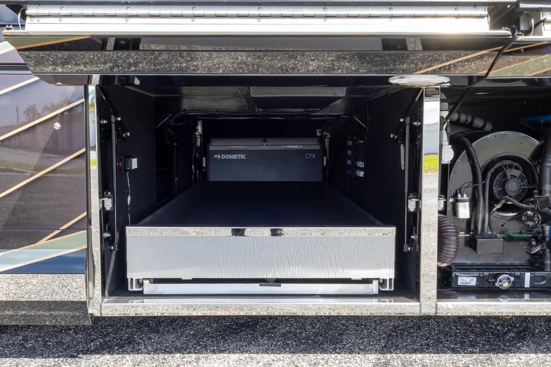 2023 Newell P50 Edition Motorhome - Image 41