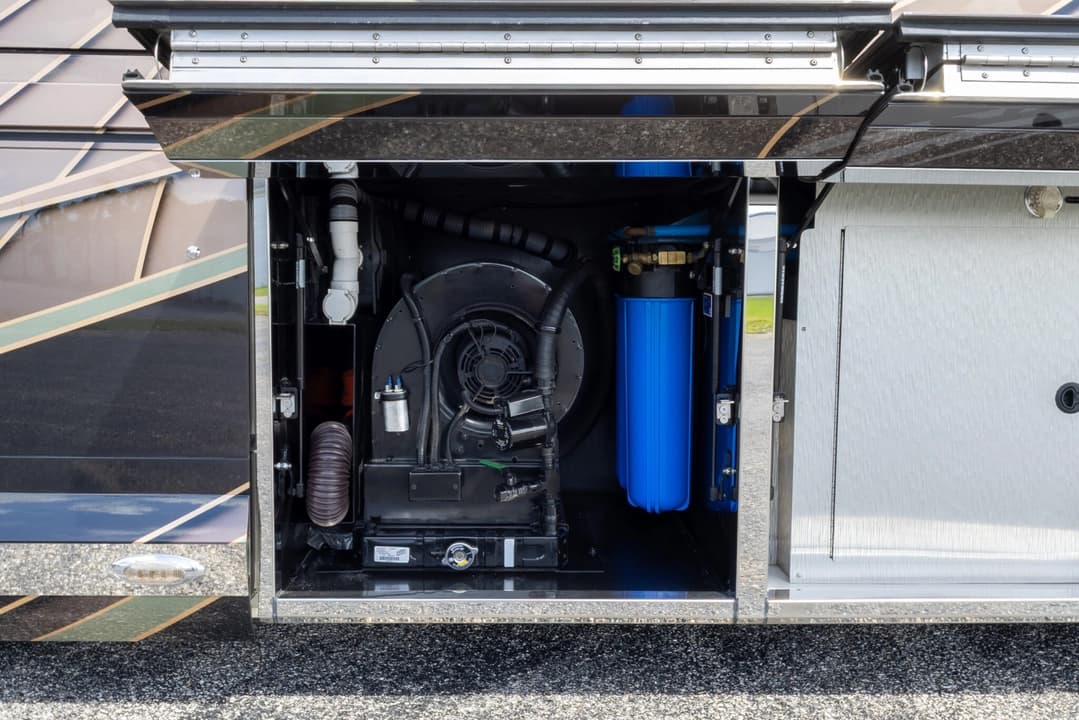 2023 Newell P50 Edition Motorhome - Image 42