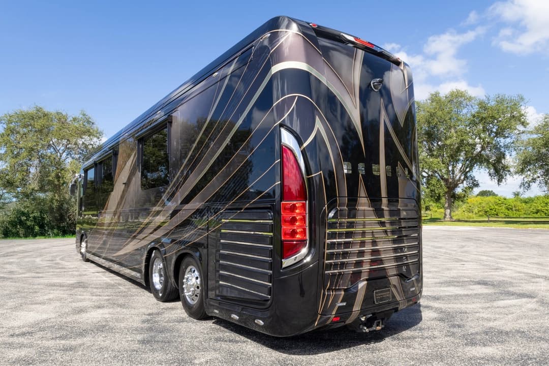 2023 Newell P50 Edition Motorhome - Image 7