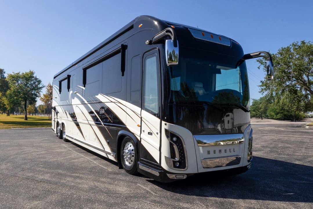 2017 Newell 2020P bus