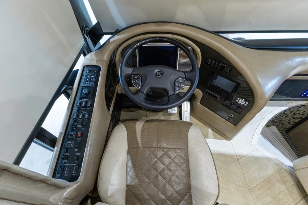 2017 Newell 2020P Motorhome - Image 13