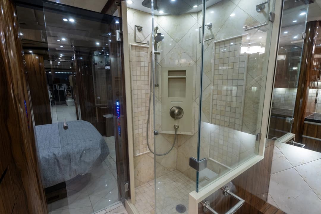 2017 Newell 2020P Motorhome - Image 30