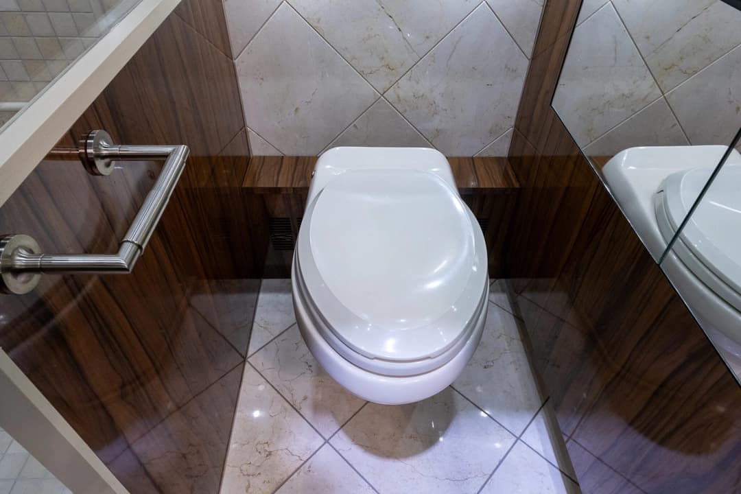 2017 Newell 2020P Motorhome - Image 31