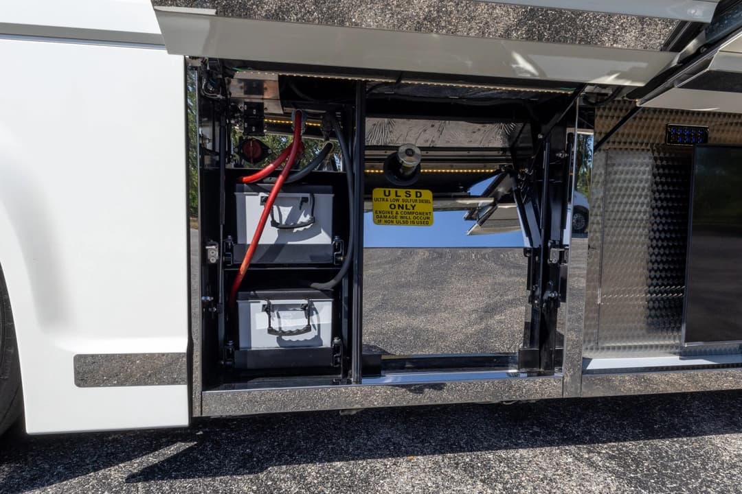 2017 Newell 2020P Motorhome - Image 35