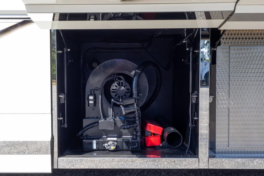 2017 Newell 2020P Motorhome - Image 42