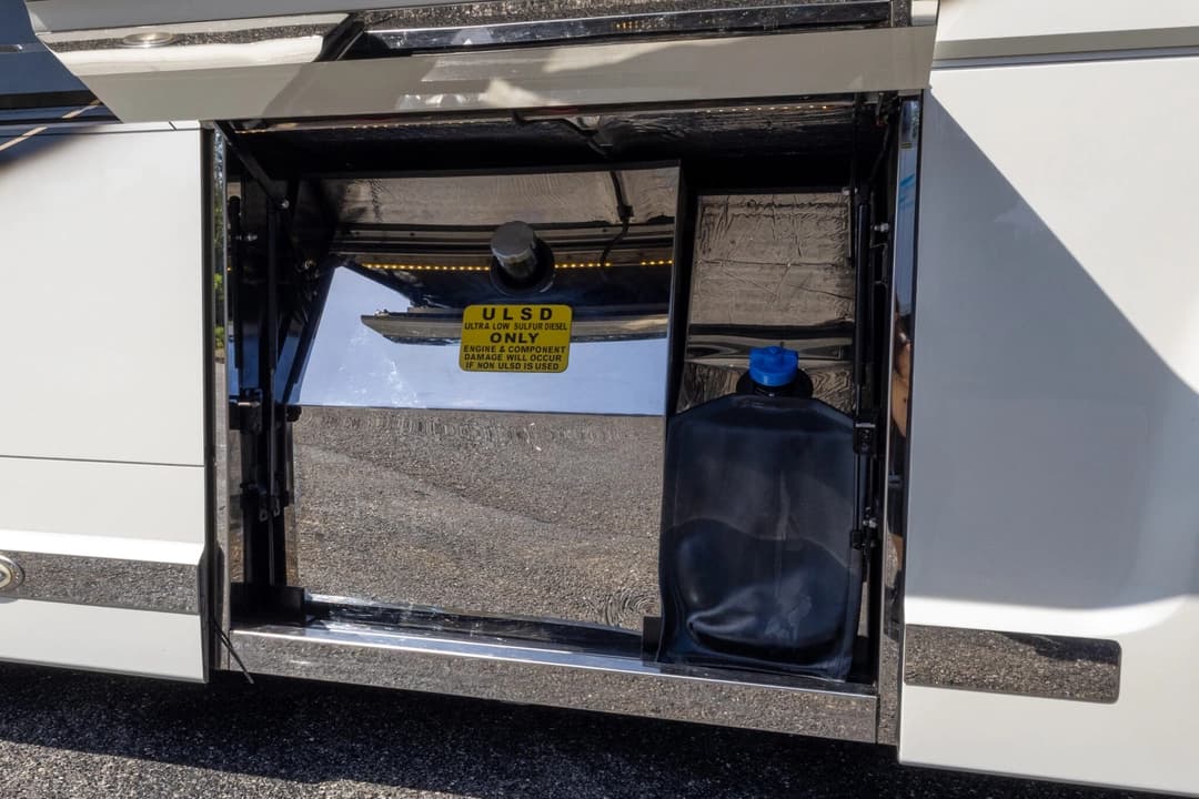 2017 Newell 2020P Motorhome - Image 44