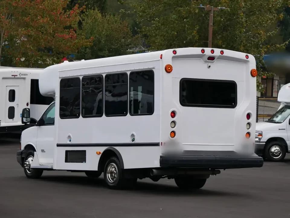 2014 Chevrolet 4500 Startrans ADA Shuttle Bus - Image 3