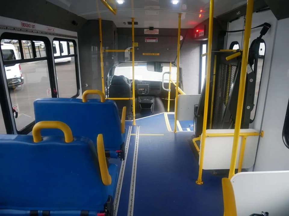 2014 Chevrolet 4500 Startrans ADA Shuttle Bus - Image 7