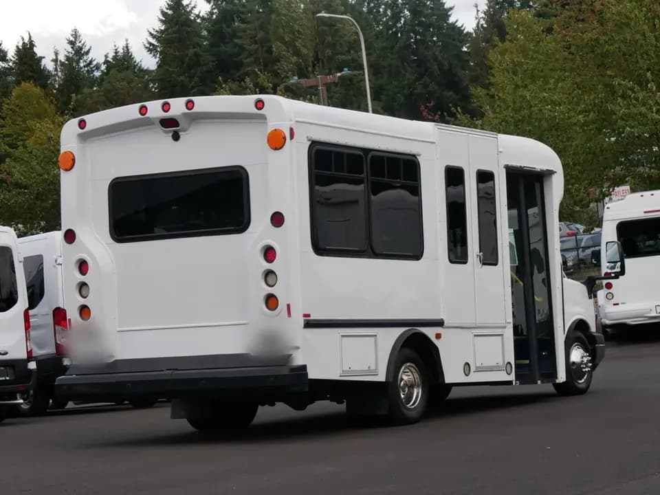 2012 Chevrolet 4500 Startrans ADA Shuttle Bus - Image 2