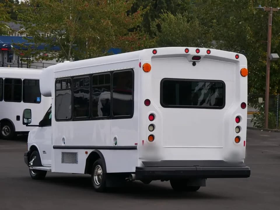 2012 Chevrolet 4500 Startrans ADA Shuttle Bus - Image 3