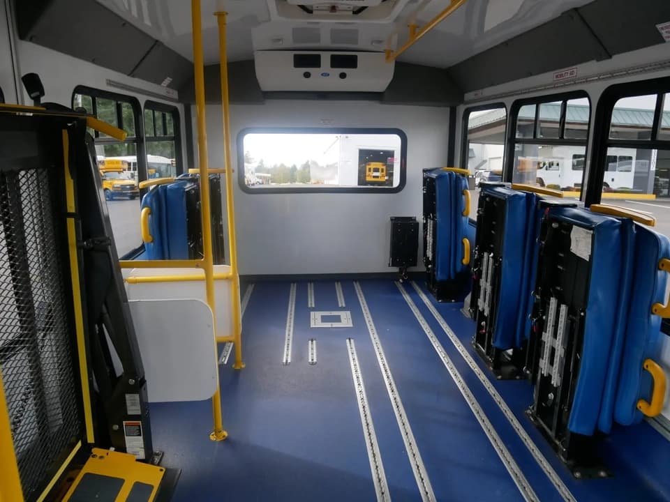 2012 Chevrolet 4500 Startrans ADA Shuttle Bus - Image 5