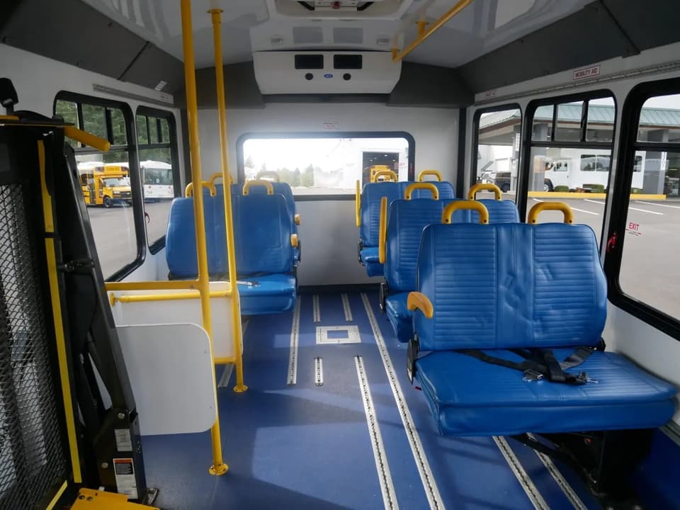 2012 Chevrolet 4500 Startrans ADA Shuttle Bus - Image 6