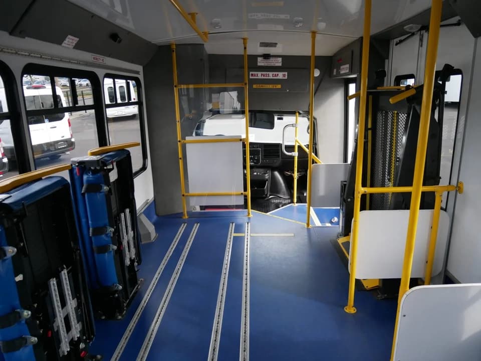 2012 Chevrolet 4500 Startrans ADA Shuttle Bus - Image 7