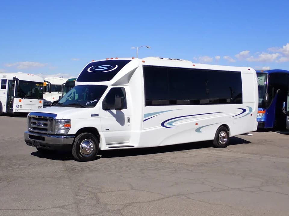 2019 Ford E450 Grech Motors Shuttle Bus - Image 2