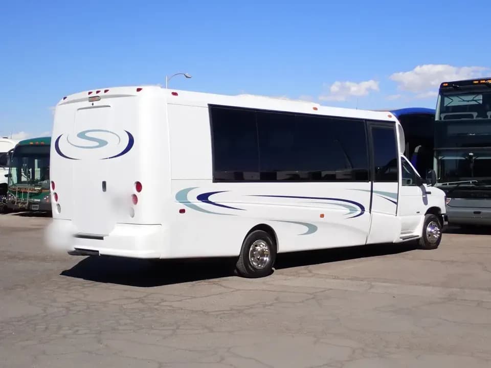 2019 Ford E450 Grech Motors Shuttle Bus - Image 4