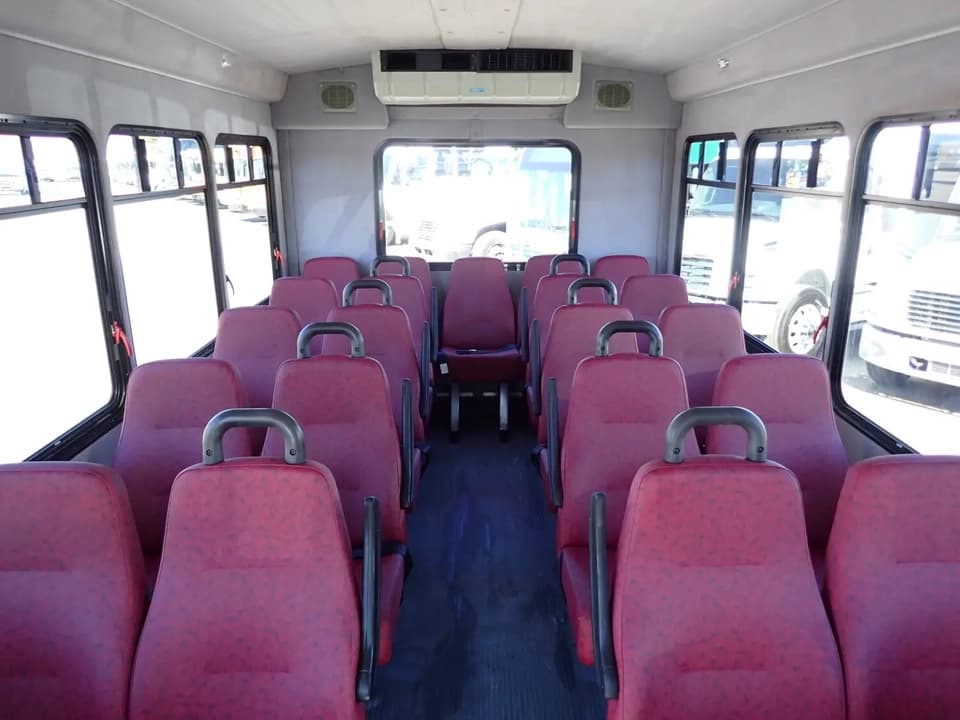 2010 Ford E450 Starcraft Allstar Shuttle Bus - Image 6