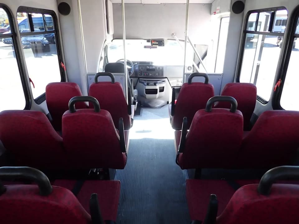 2010 Ford E450 Starcraft Allstar Shuttle Bus - Image 7