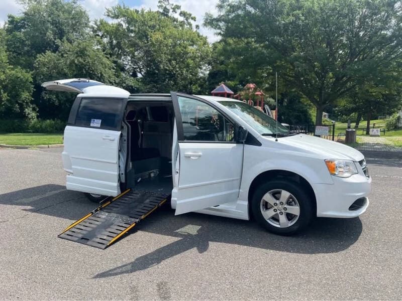 2017 Dodge Grand Caravan SE - Image 3