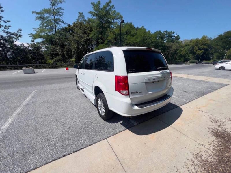 2017 Dodge Grand Caravan SE - Image 6