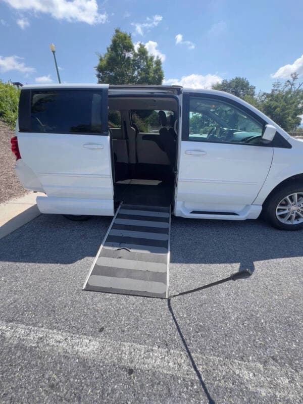 2017 Dodge Grand Caravan SE - Image 12