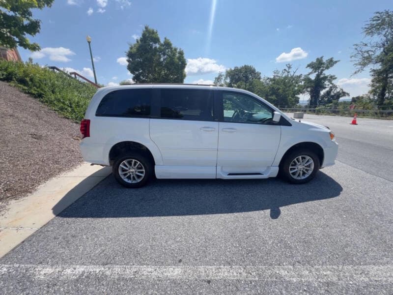 2017 Dodge Grand Caravan SE - Image 6