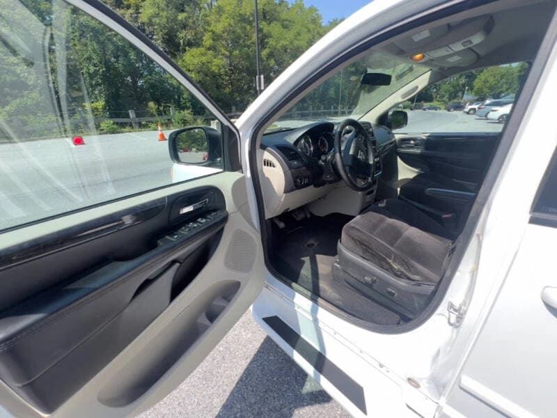 2017 Dodge Grand Caravan SE - Image 7