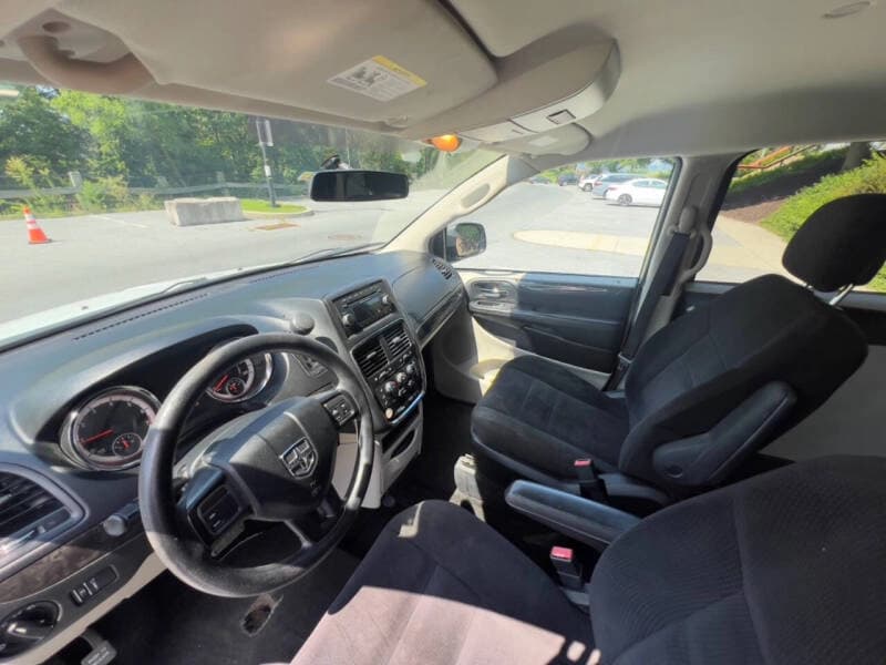 2017 Dodge Grand Caravan SE - Image 8