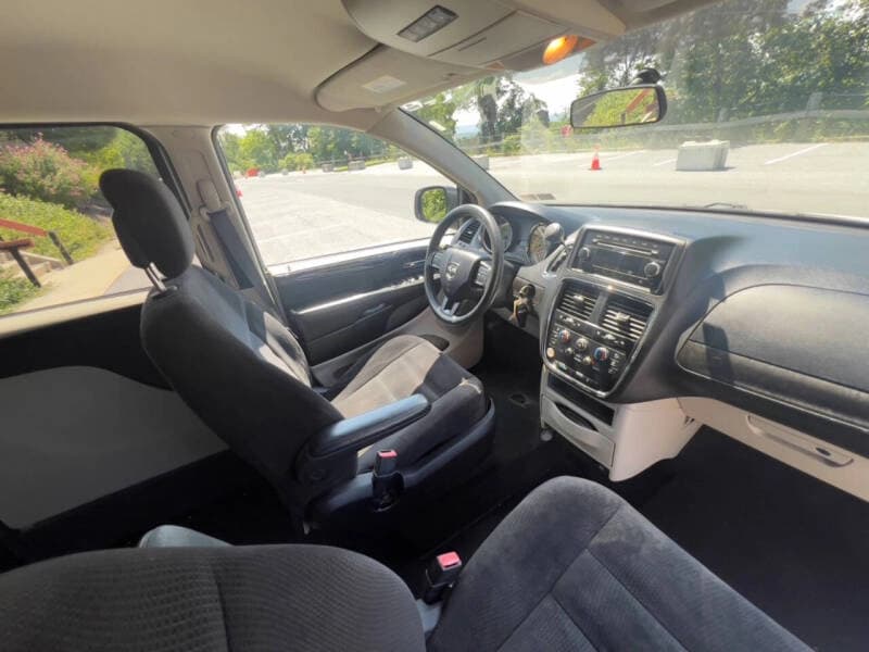 2017 Dodge Grand Caravan SE - Image 9