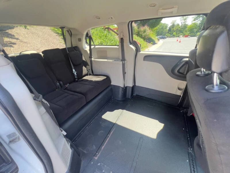 2017 Dodge Grand Caravan SE - Image 10