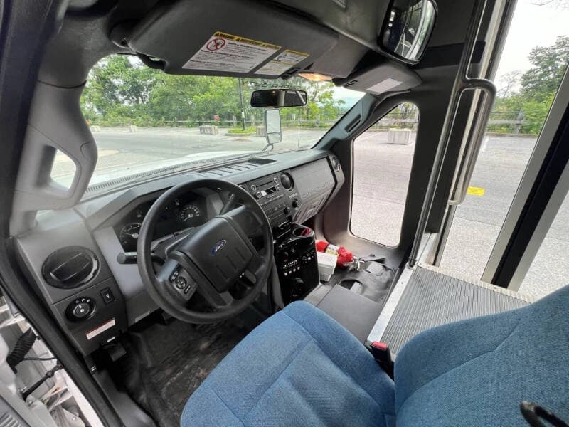 2014 Ford F550 ADA Shuttle Bus - Image 11