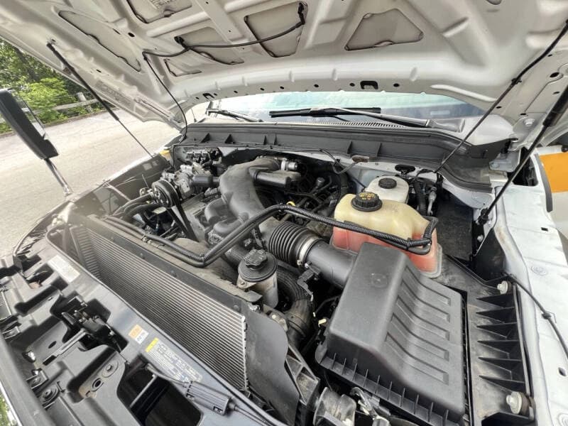 2014 Ford F550 ADA Shuttle Bus - Image 12