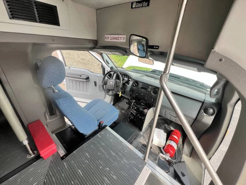 2014 Ford F550 ADA Shuttle Bus - Image 15
