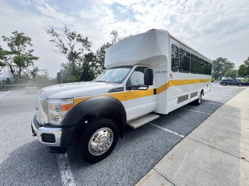 2014 Ford F550 ADA Shuttle Bus - Image 3