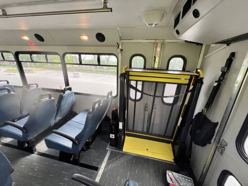 2014 Ford F550 ADA Shuttle Bus - Image 22