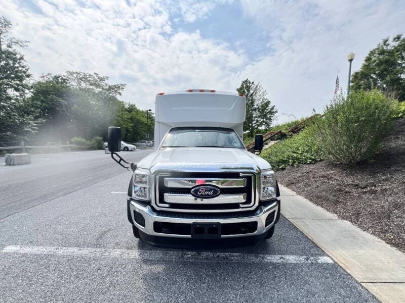 2014 Ford F550 ADA Shuttle Bus - Image 4