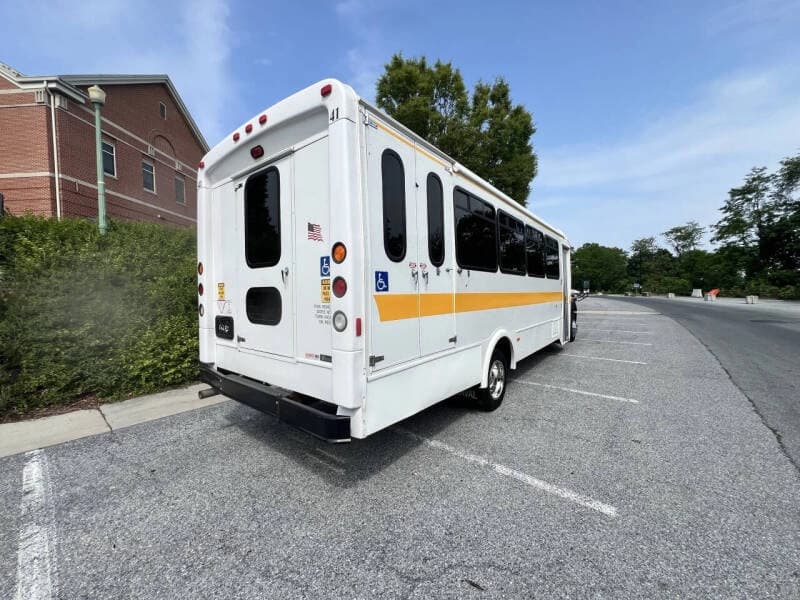 2014 Ford F550 ADA Shuttle Bus - Image 7