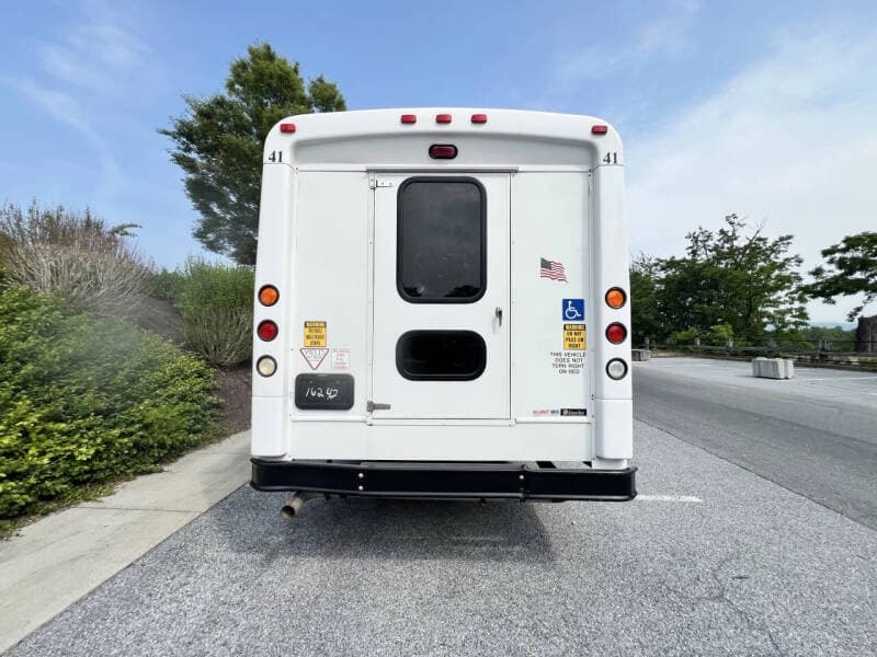 2014 Ford F550 ADA Shuttle Bus - Image 8