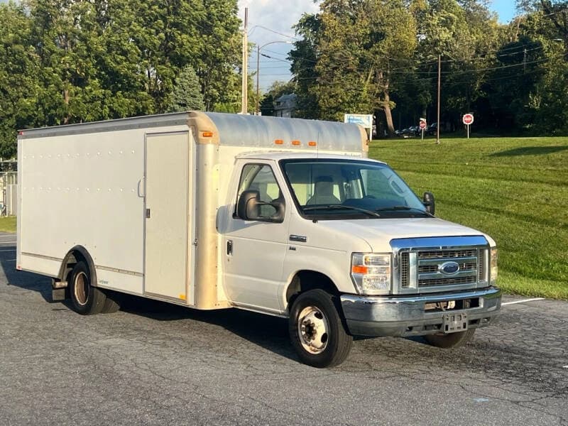 2011 Ford E-350 bus