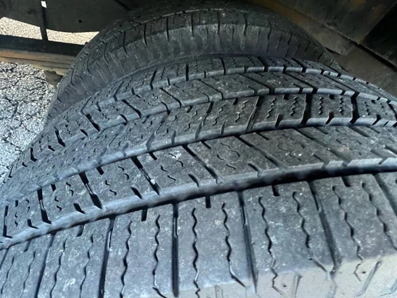 2011 Ford E-350 - Image 13