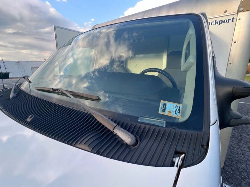 2011 Ford E-350 - Image 15