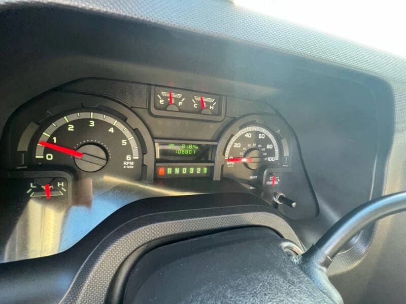 2011 Ford E-350 - Image 20