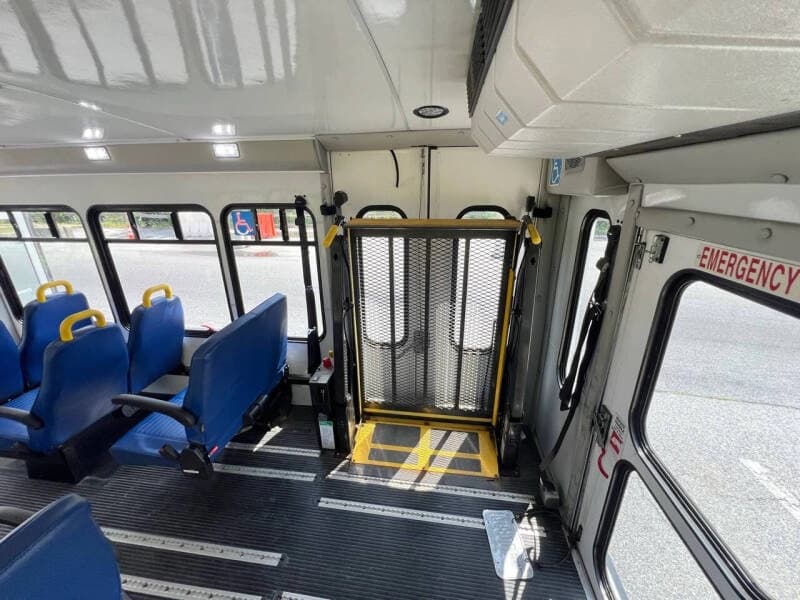 2018 Ford E-Series E-450 SD - Image 16