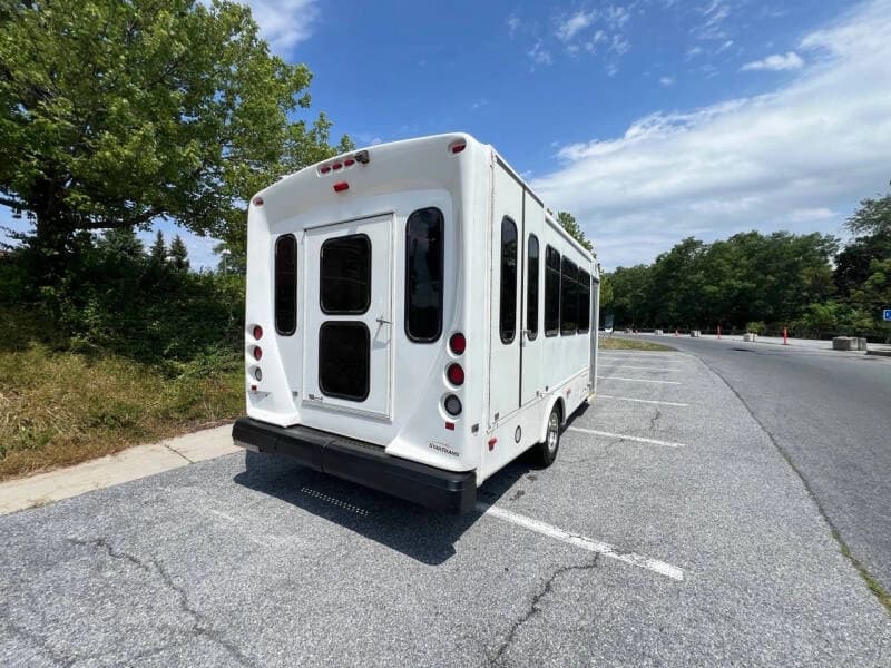 2018 Ford E-Series E-450 SD - Image 5