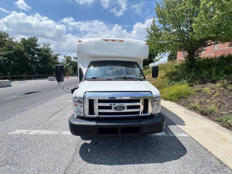 2018 Ford E-Series E-450 SD - Image 7